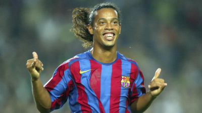 Báo Tây Ban Nha: Ronaldinho vỡ nợ, tài khoản còn 6 USD