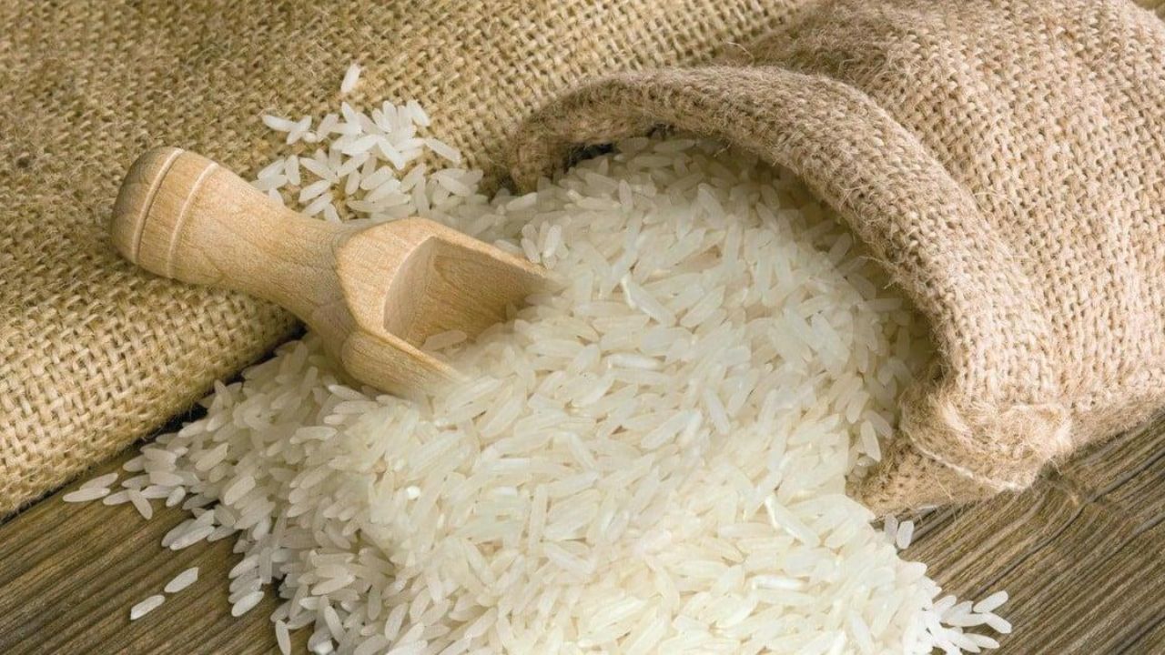 Vì sao giá gạo Việt Nam cao nhất thế giới vẫn ‘cháy hàng’?