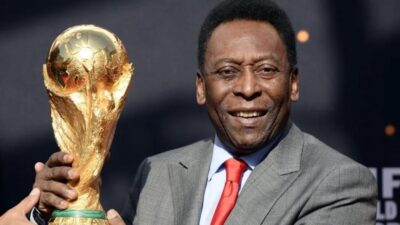 Vua bóng đá Pele qua đời ở tuổi 82 do bệnh nặng